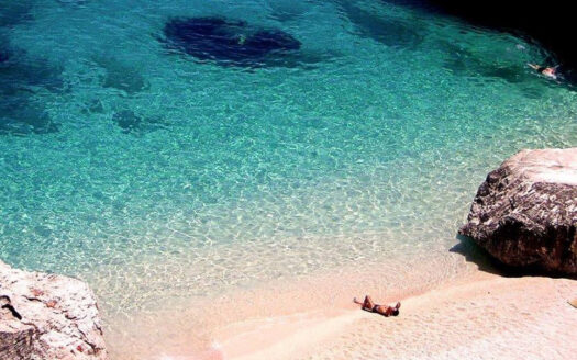 Известнейший пляж юга Сардинии Кала Голоритцей