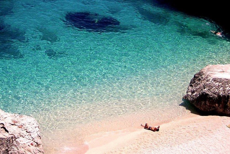 Известнейший пляж юга Сардинии Кала Голоритцей