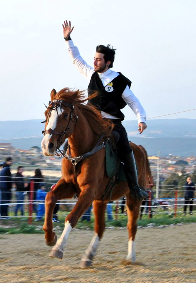 Никола Скирру, из семьи Олианас, на местном конном соревновании